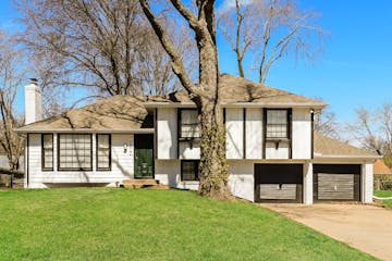 1212 SE BRIARCROFT ST LEES SUMMIT, MO 64063